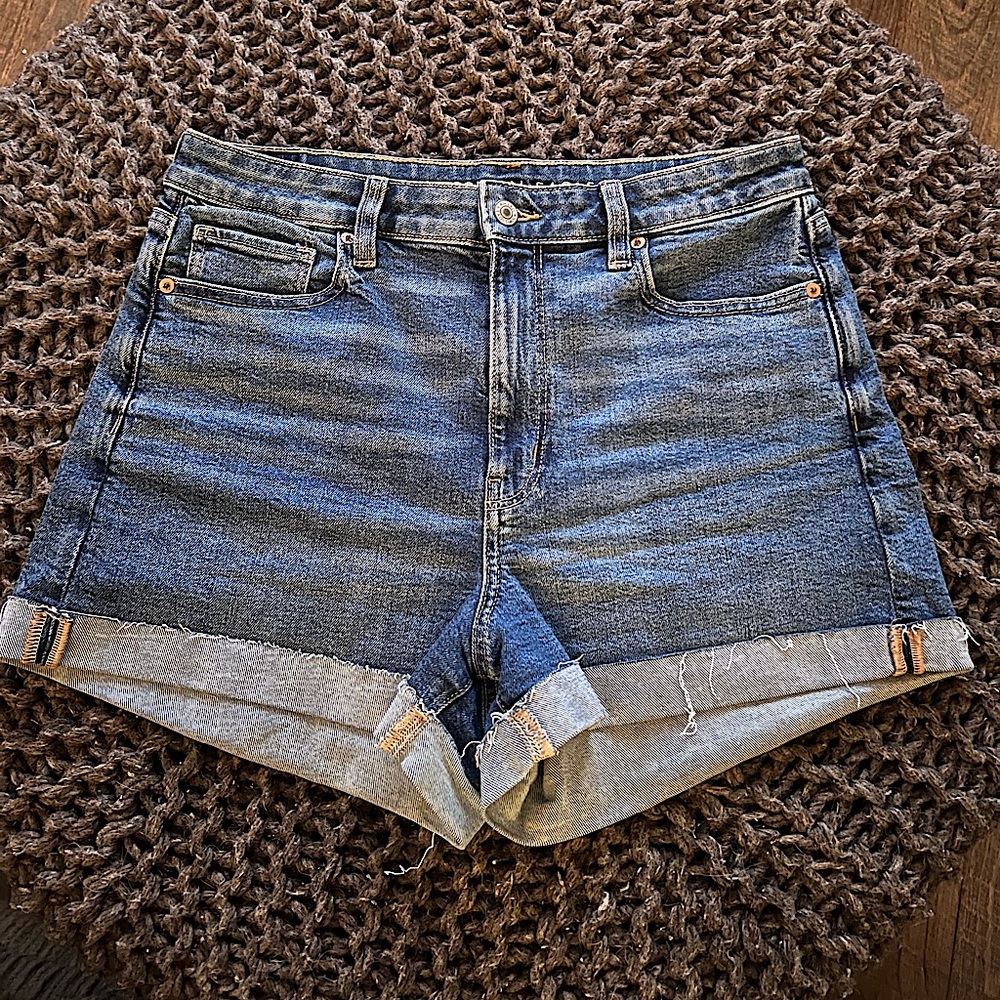 ♡ AMERICAN EAGLE • Mom Short ♡